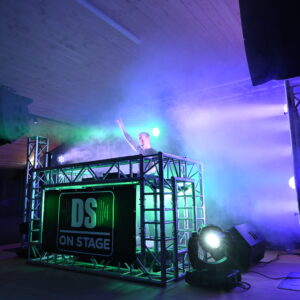DJ zonder apparatuur