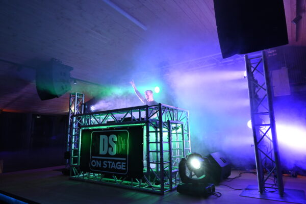 DJ zonder apparatuur