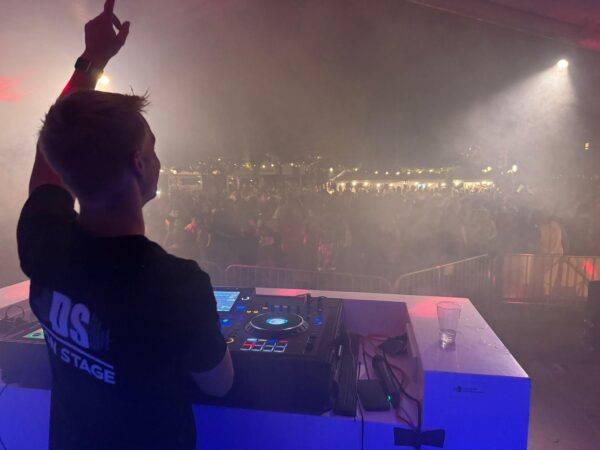 DJ zonder apparatuur - Afbeelding 3